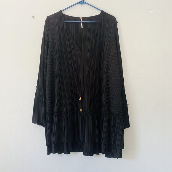 Free People Dress Size Small Mini Black Can't Help It Pleated Bell Sleeve Flowy - Picture 3 of 9